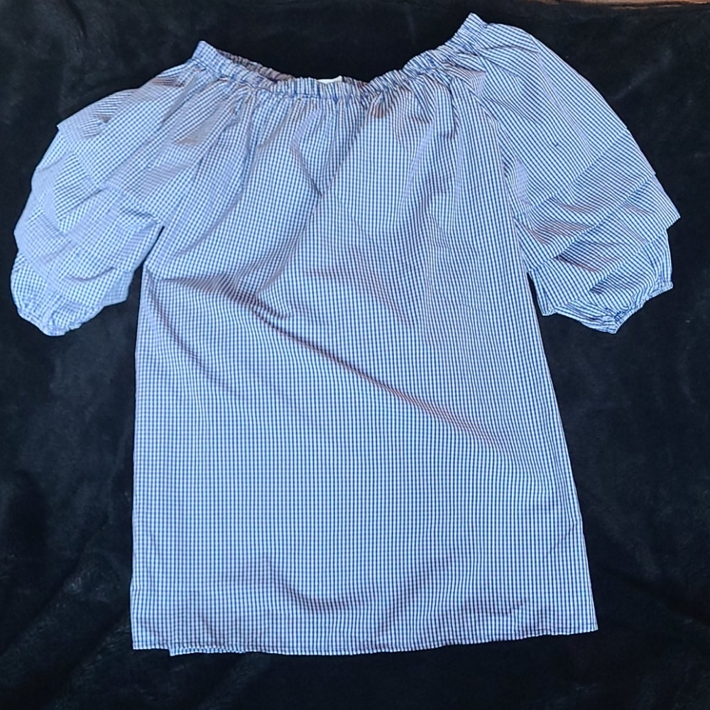 Blue puff sleeve shirt